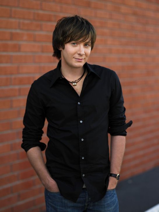 Clay Aiken in a black shirt