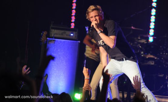 Cody Simpson singing during his Walmart Soundcheck