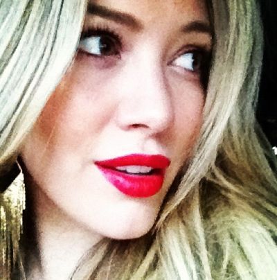 Hilary Duff red lips