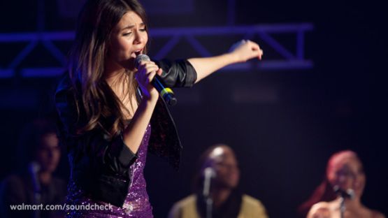 Victoria Justice sings a live set for Walmart Soundcheck