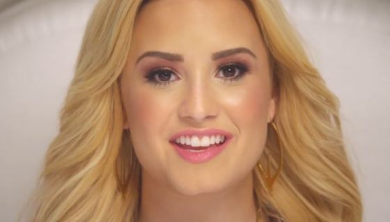 Demi Lovato Acuvue contact lenses commercial